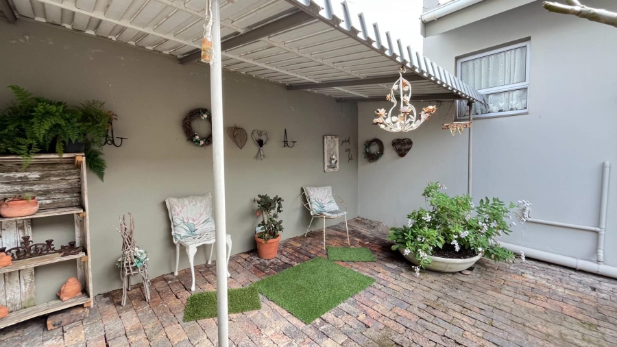 4 Bedroom Property for Sale in Hartenbos Central Western Cape